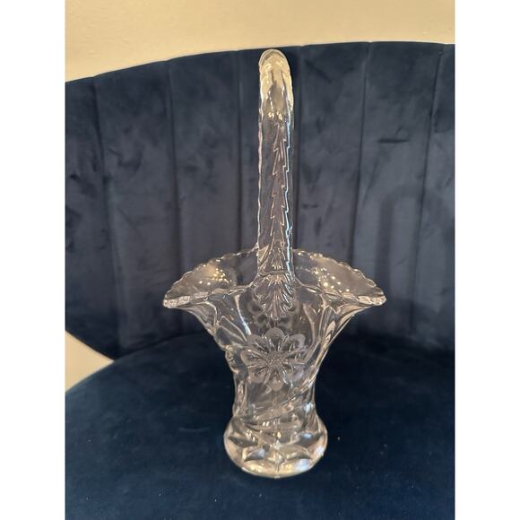 Vintage 10" Clear Cut‎ Glass Wedding Basket Applied Handle Daisy Flower Pattern - Picture 6 of 8